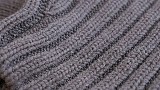 棕色罗纹或绒布毛织针织物表面4K视频素材