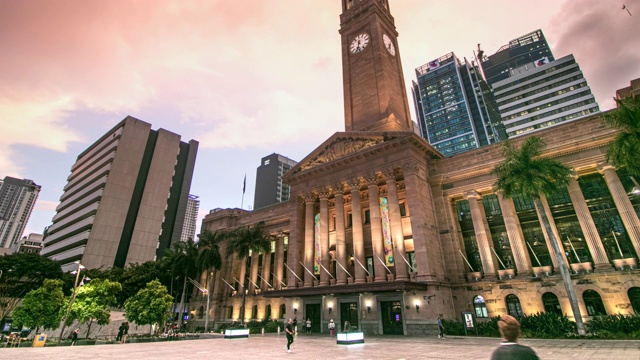 澳大利亚布里斯班市政厅大楼的时间流逝。视频素材