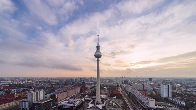 柏林电视塔白天到晚上的时间流逝，柏林，德国视频素材