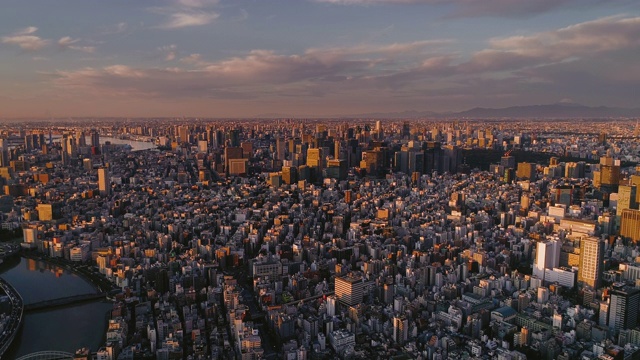 航拍东京市中心与富士山，日本视频素材