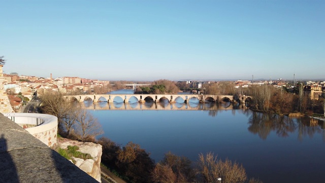 西班牙萨莫拉的罗马桥视频下载