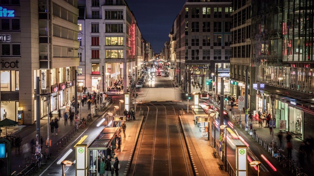 时光流逝:德国柏林的弗里德里希大街视频素材