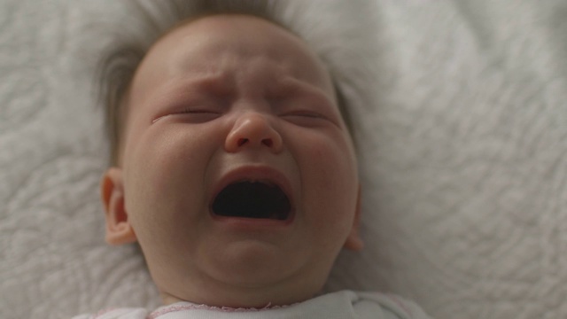 哭泣的宝宝视频素材