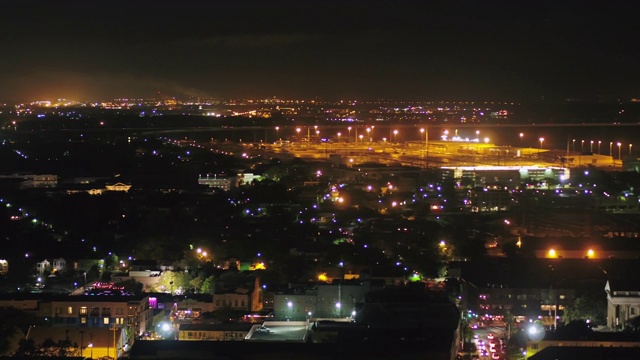 查尔斯顿南卡罗来纳空中v7天际线夜景在法国区环顾公园路视频素材
