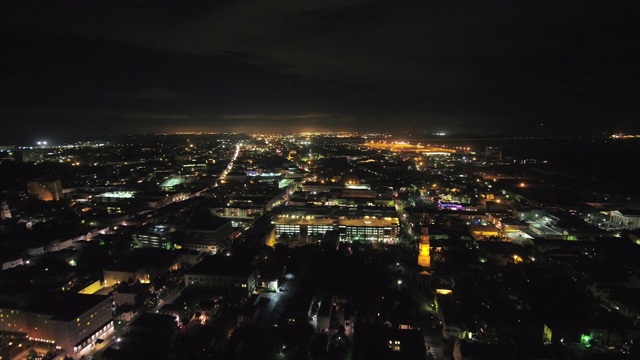南卡罗来纳州查尔斯顿航空v2鸟眼夜景库珀河和法国区视频素材