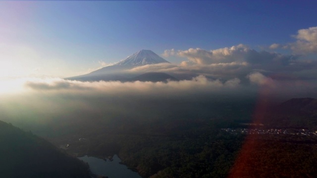 从空中俯瞰富士山视频素材