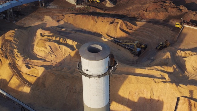 查尔斯顿南卡罗来纳航拍v111造纸厂锯末沙丘的全景视频下载