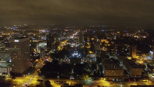 南卡罗来纳哥伦比亚航空v4从国会大厦附近的夜间城市景观视频下载