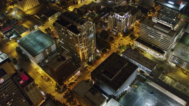 南卡罗莱纳哥伦比亚航空v5鸟眼垂直俯瞰市中心金融大楼视频下载