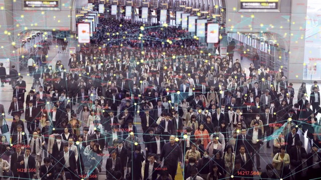 在日本东京，与人群通勤者的网络连接和沟通概念。物联网和大数据概念视频下载