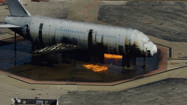 图为DFW国际机场消防训练研究中心的空客A380复制品视频下载