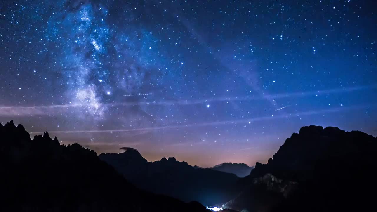 山脉上空的夜空视频下载