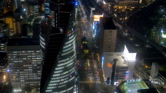 日本名古屋夜间繁忙街道的鸟瞰图视频下载