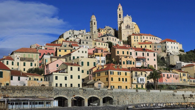 切尔沃——意大利利古里亚的中世纪山顶小镇视频素材