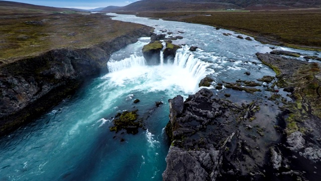 天线:冰岛的Godafoss瀑布视频素材