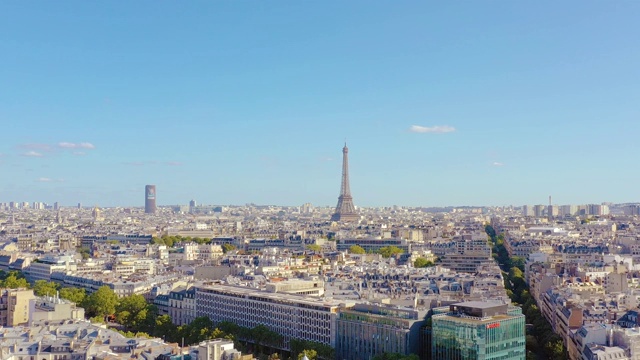 2019年5月，法国巴黎——无人机拍摄的历史名城中心和埃菲尔铁塔视频素材