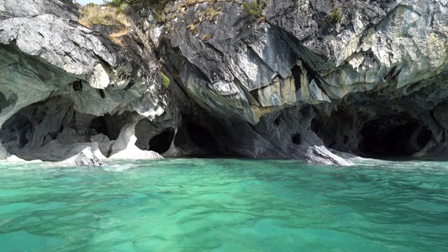 智利巴塔哥尼亚的大理石洞穴视频下载