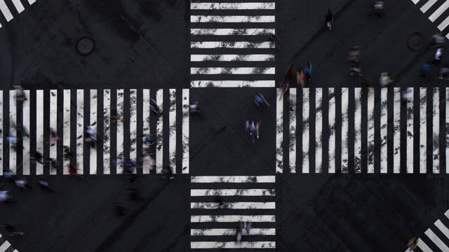 东京行人和汽车的繁忙十字路口视频下载