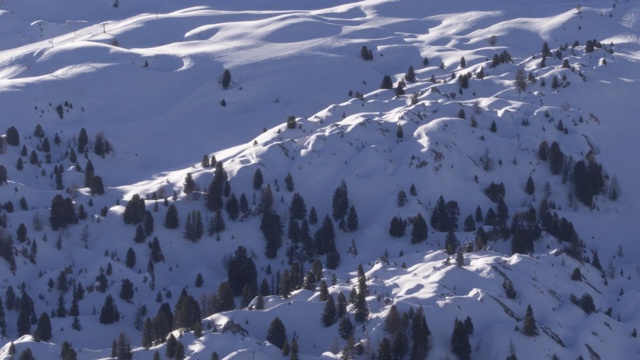 无人机在法国拉普莱涅拍摄的山视频素材