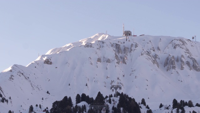 无人机在法国拉普莱涅拍摄的山视频素材