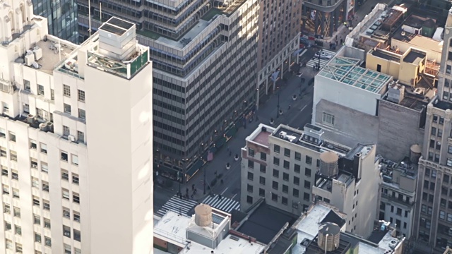 摩天大楼和纽约的街道。快动作视频素材