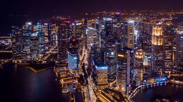 4K分辨率鸟瞰图新加坡摩天大楼商业区和现代建筑外观的时间间隔，无人机的视角，直接在背景，亚洲著名的地方，旅游景点地标，亚洲城市的生活方式视频下载