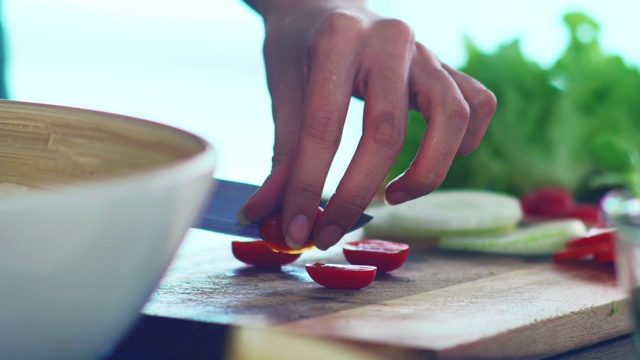 健康烹饪:樱桃番茄视频素材