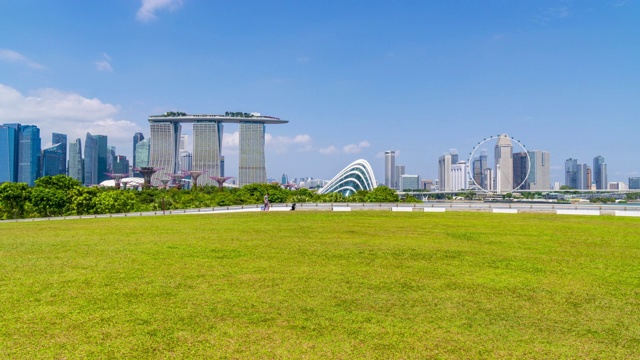 新加坡滨海湾沙滩上的新加坡城市天际线的时间流逝。视频素材
