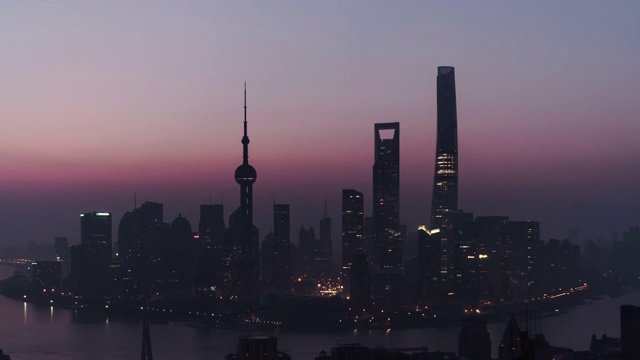 T/L TU鸟瞰图上海天际线在黎明，从夜晚到白天/上海，中国视频素材