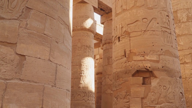卡纳克神庙的象形文字圆柱。卢克索视频素材