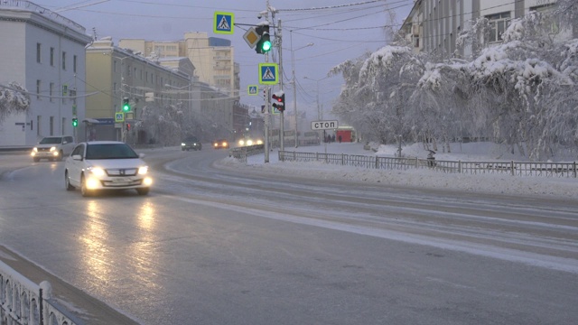 雅库茨克冬天被冰和雾笼罩，是世界上最冷的城市视频素材