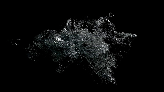水晶清晰的水飞溅动画在黑色的背景视频下载