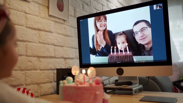 COBID-19的流行不能毁了她的生日庆祝和她的正能量视频素材