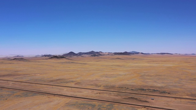 铁路轨道Luderitz和Kolmanskop纳米比亚无人机4K视频飞行视频素材