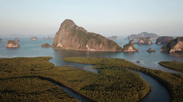 看不见的泰国:4K镜头鸟瞰攀牙湾在日落，泰国视频素材