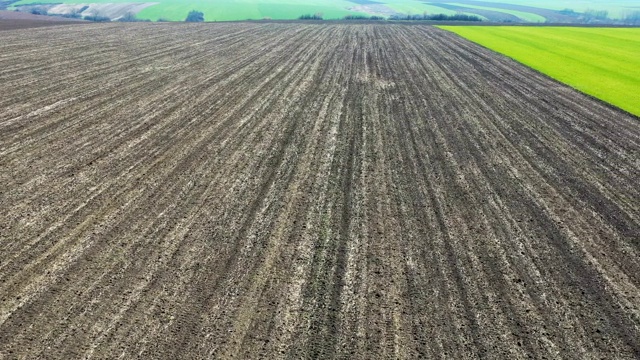 无人机在农田上空飞行视频素材