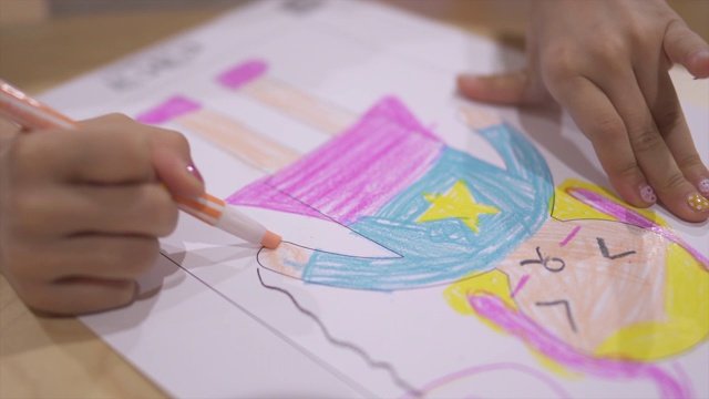 儿童咖啡馆的儿童绘画视频下载