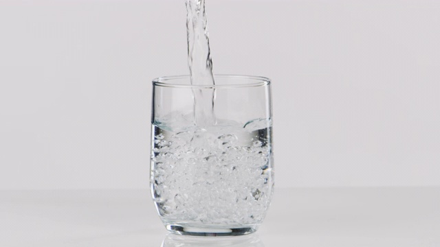 水合作用对健康大有帮助视频素材