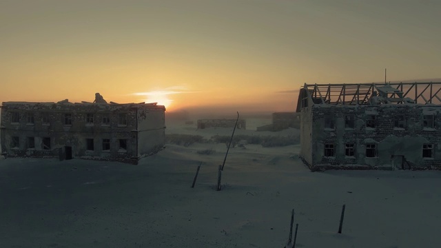 太阳从废墟后面升起视频素材