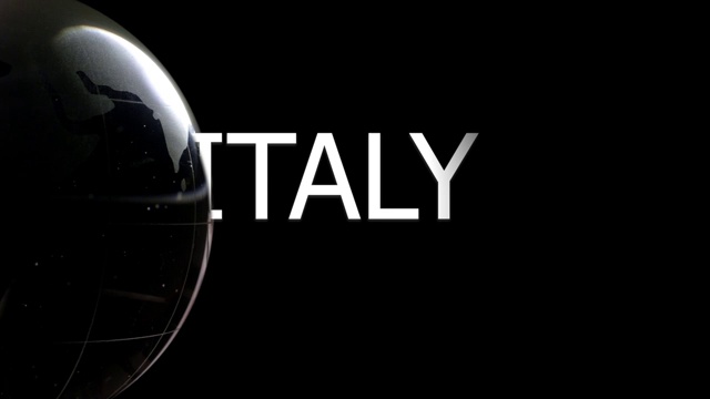 玻璃球在黑色背景前旋转，意大利剧本出现视频素材