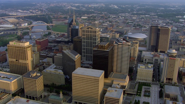 鸟瞰图的市中心纳什维尔，田纳西州，美国。视频素材