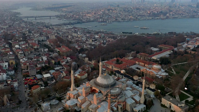 无人机拍摄的圣索菲亚大教堂和蓝色清真寺股票视频视频素材