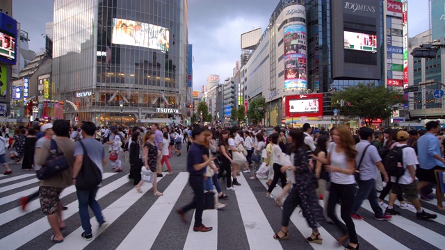 日本东京涩谷十字路口的人群视频素材