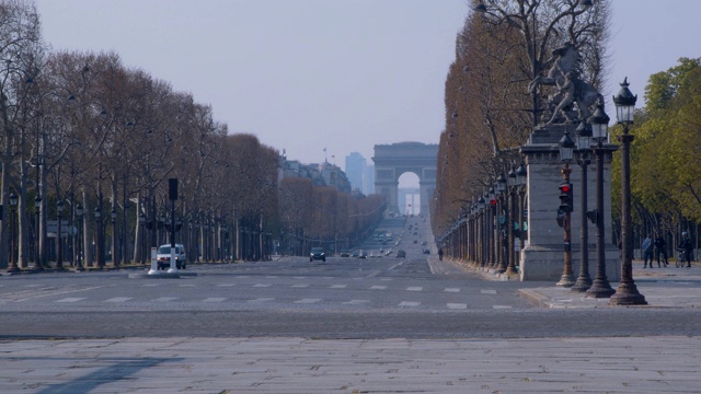 法国巴黎空荡荡的香榭丽舍大街视频素材