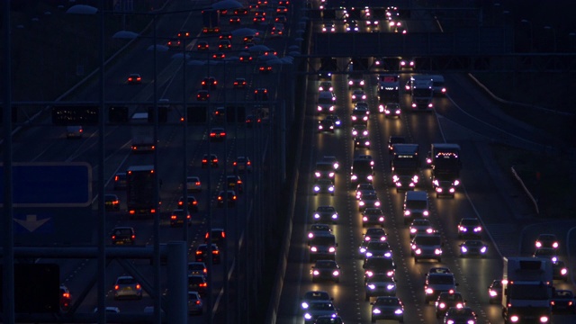 M1高速公路上交通拥挤。视频下载