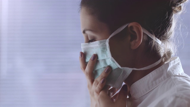 护士戴着医用口罩。股票视频视频下载