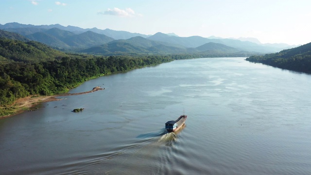 老挝湄公河巡航老挝船无人机4k视频视频素材