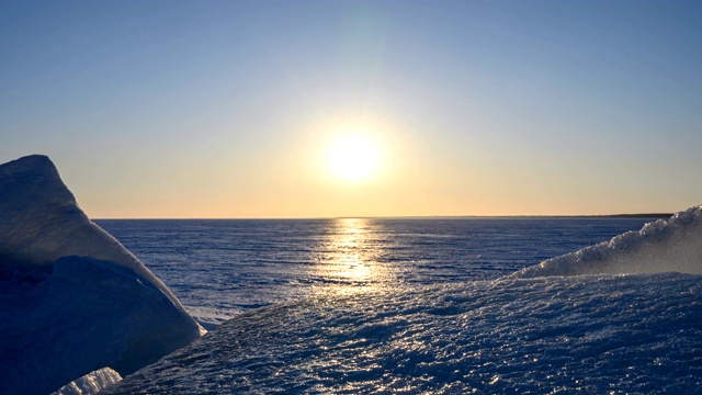 日落。在浮冰周围和冬天。视频下载