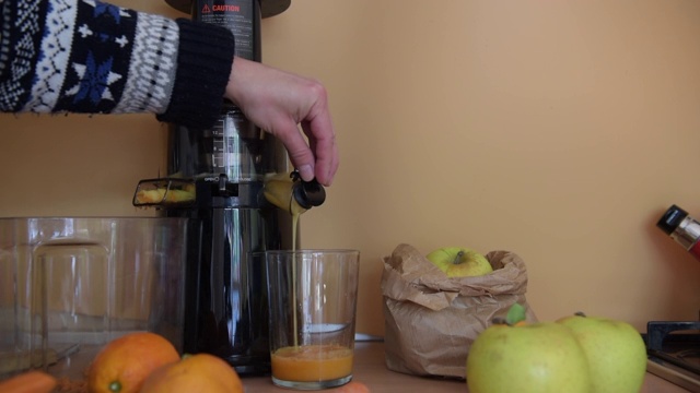 榨汁机，用来做早餐离心机视频下载