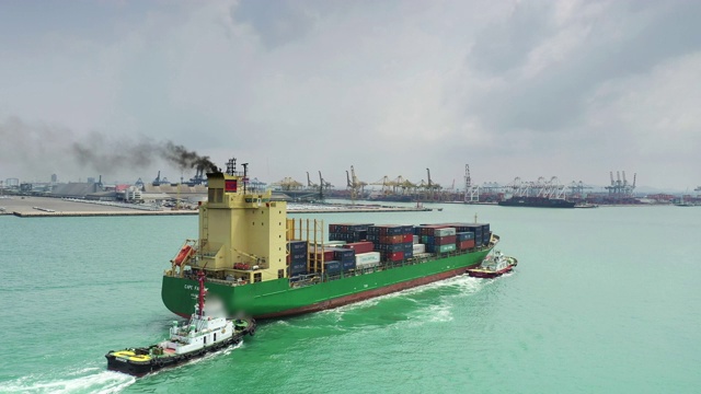 用于进口运输的海运集装箱货船视频素材